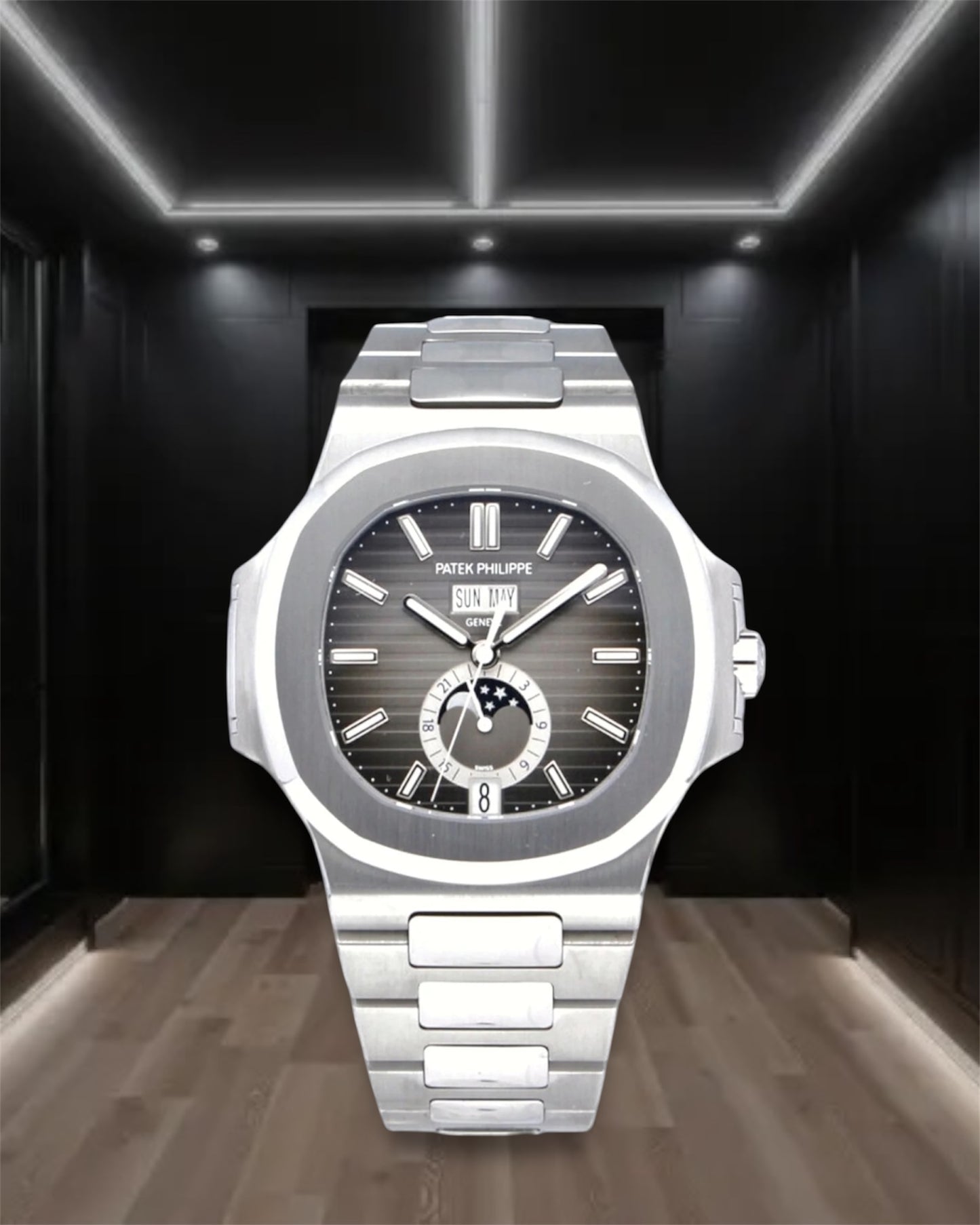 Patek Philippe Nautilus Annual Calendar Moon Phases Grey Dial 40,5mm